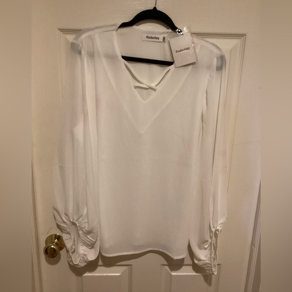 White criss cross neck design with balloon sleeves, size XX large, light weight